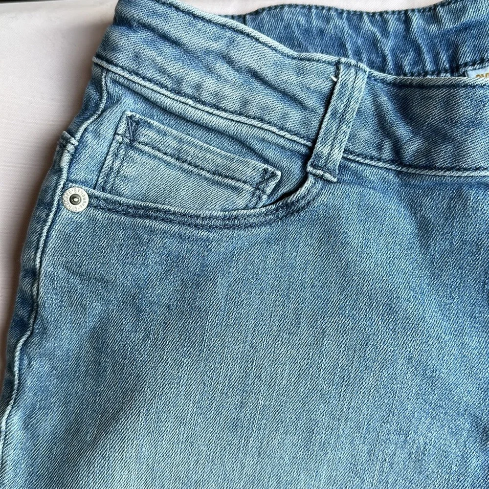 Gymboree Girls Size 12 Bermuda Shorts Medium Wash 9” Adjustable Waist Stretch